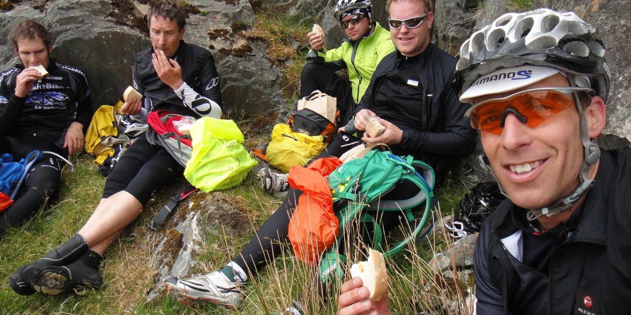 cyclists eating lunch