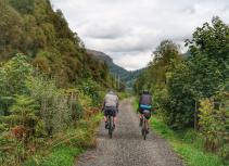 2 Gravel bikers in the Trossachs