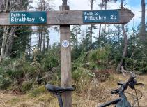 signpost pointing to Strathtay and Pitlochry